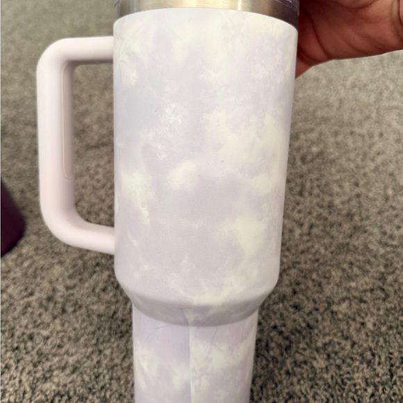 2 Stanley Insulated Mugs - chrome purple and Light tie dye purple and white - Picture 8 of 9